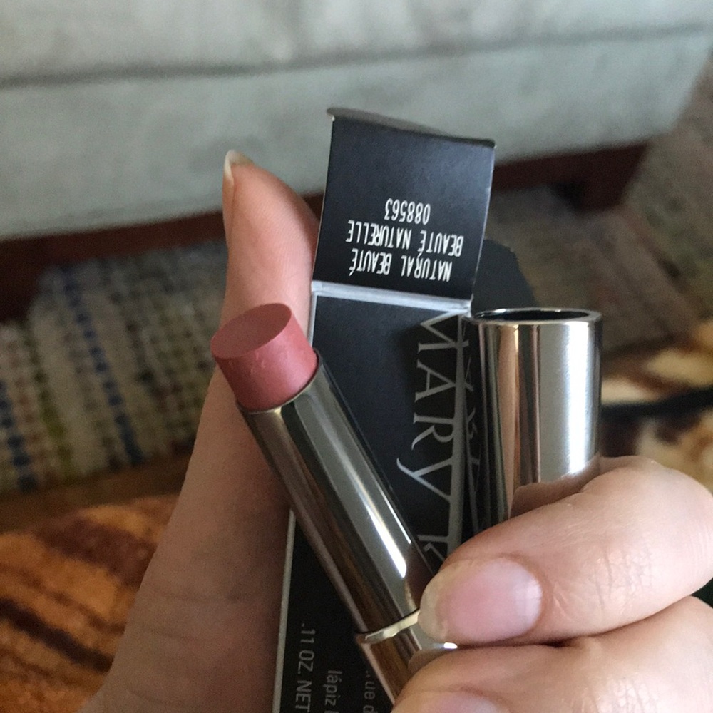 Natural Beauté true dimensions lipstick